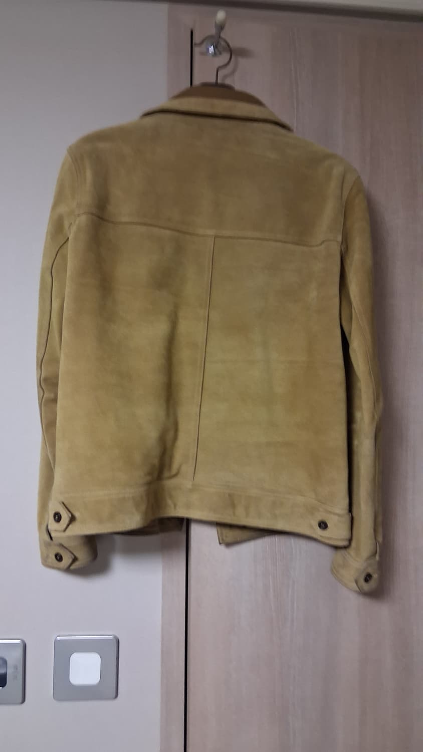 주카페이스 입생로랑 스웨이드 트러커 50 상품이미지3