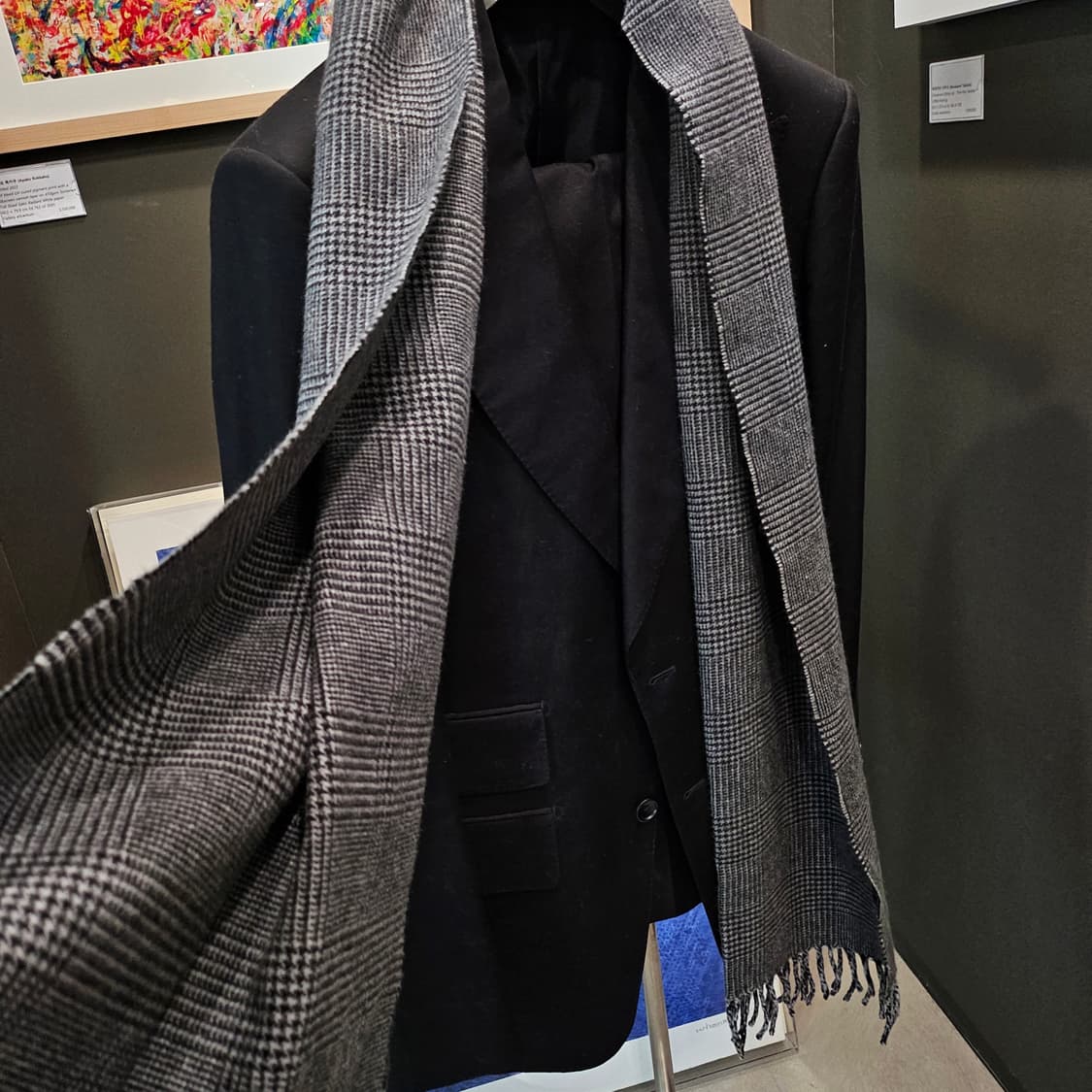 톰포드 캐시미어 혼용 하운드 투스 가죽패치 머플러 상품이미지5