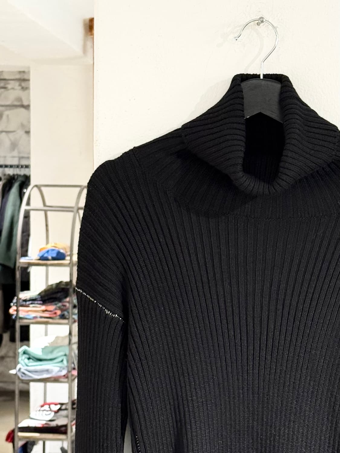 엠엠식스 블랙 하이넥 립니트 롱슬리브 탑 상품이미지2