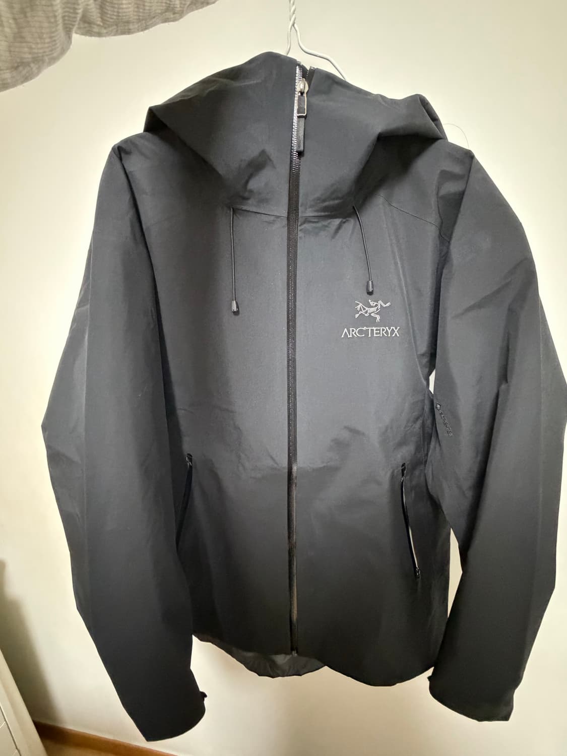 아크테릭스 검정 바람막이 상품이미지1