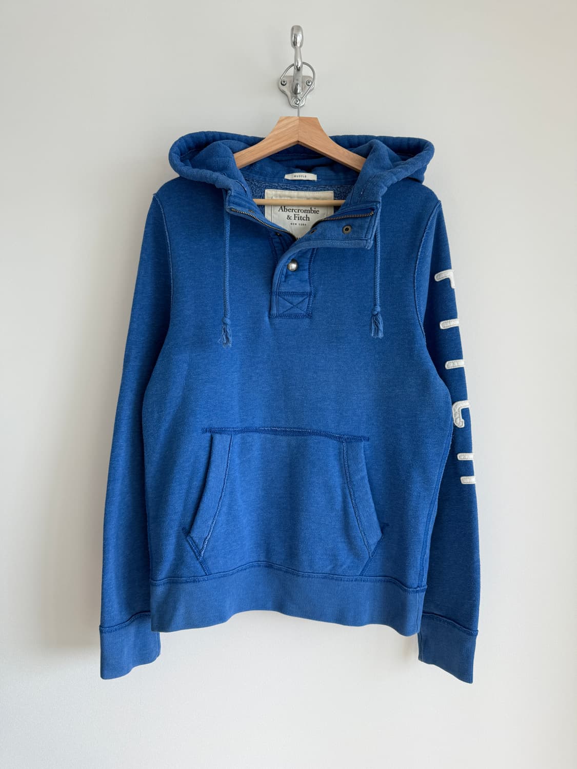 아베크롬비(Abercrombie & Fitch) 버튼하프 후드 상품이미지1