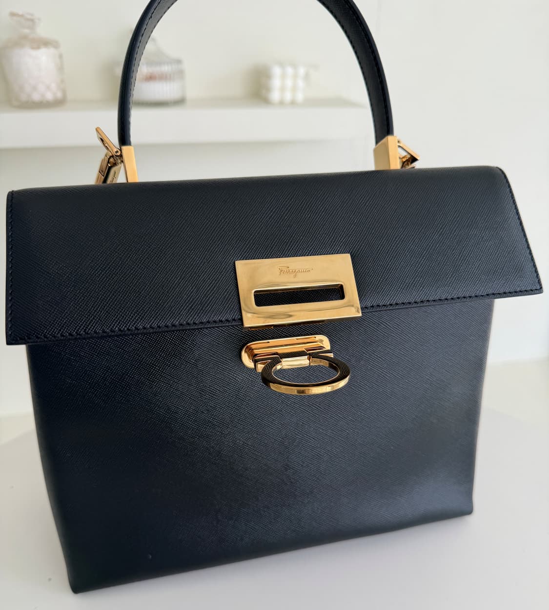 [Ferragamo] Gancini Top Handle Medium 상품이미지7