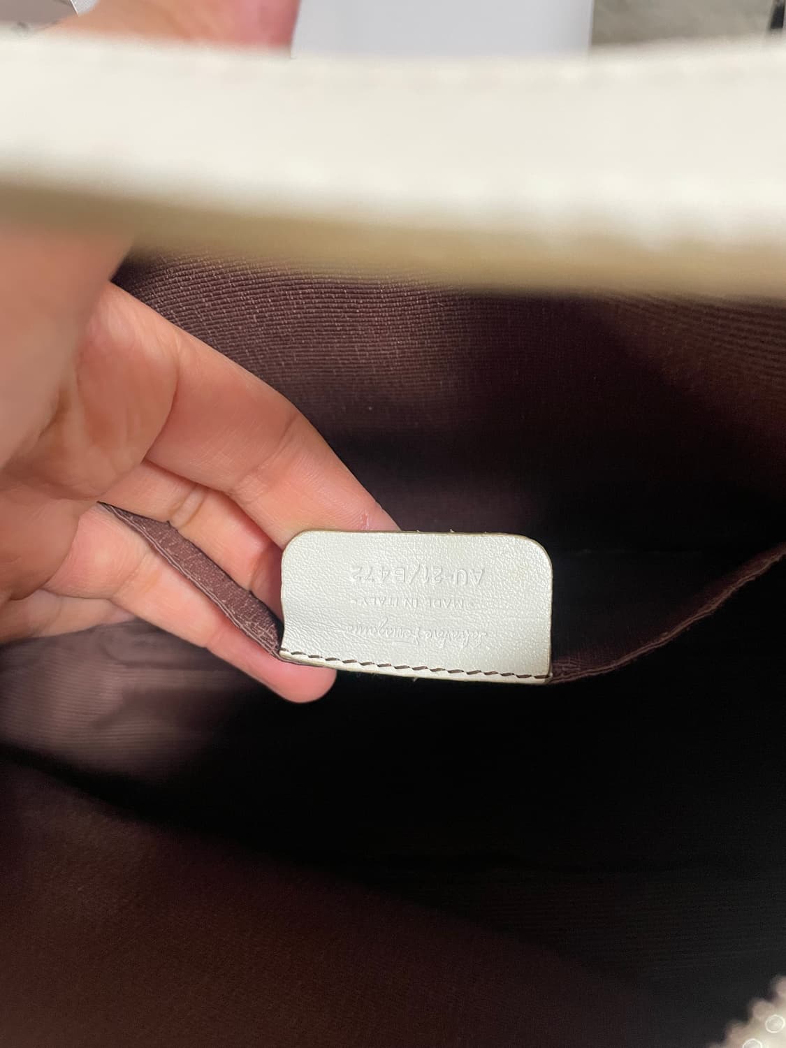 페라가모 화이트 토트백 숄더백 상품이미지7