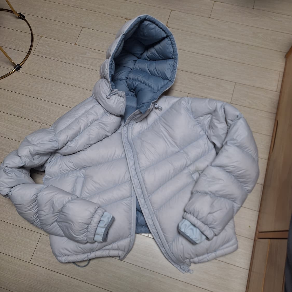 1)코인서울X밈더워드로브 다이애그널 라이닝 패딩 스카이블루 상품이미지2