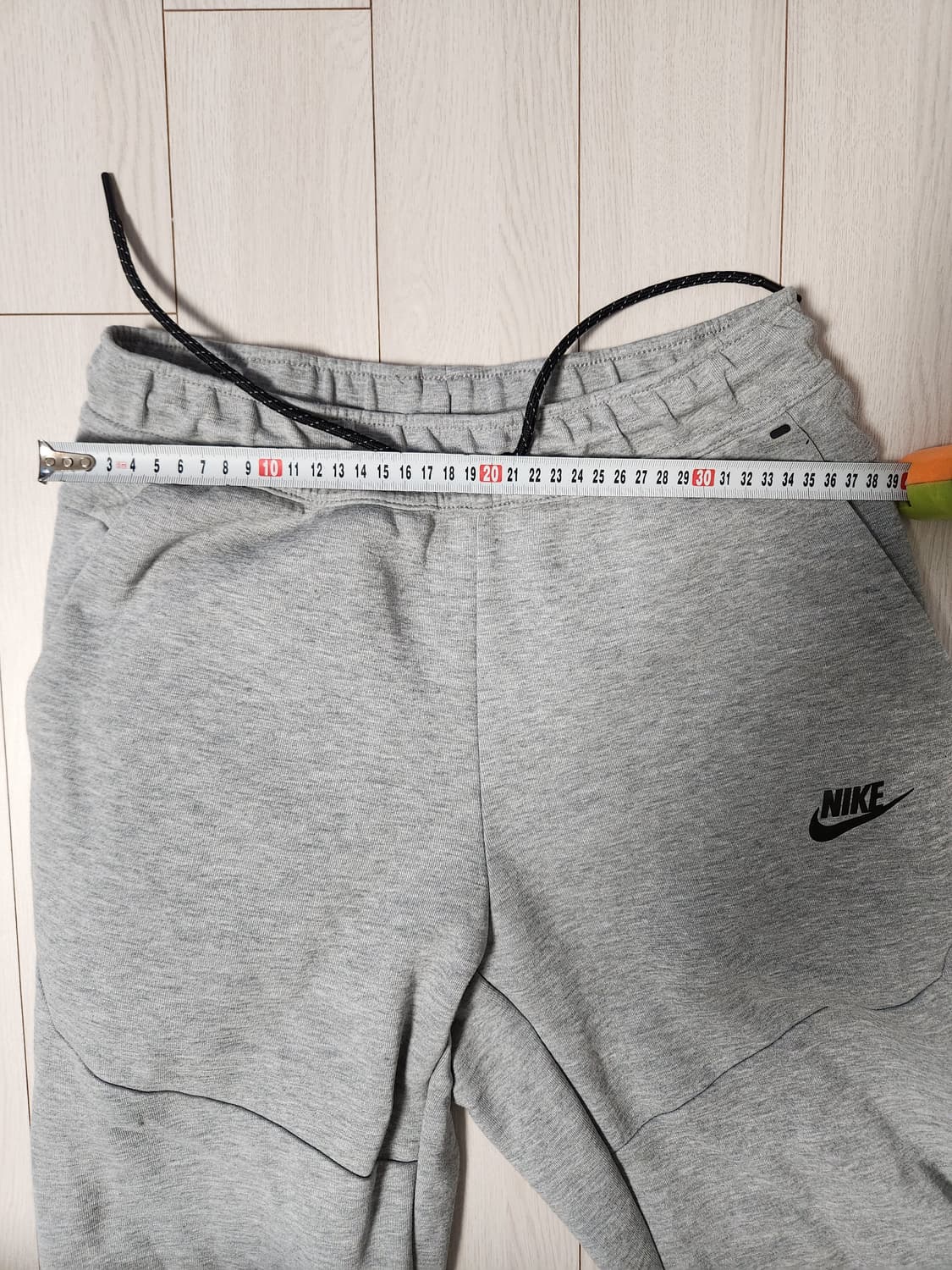 나이키 테크팩 테크 플리스 조거 팬츠s

오염 하자 없이 깨끗해요^^

 상품이미지8