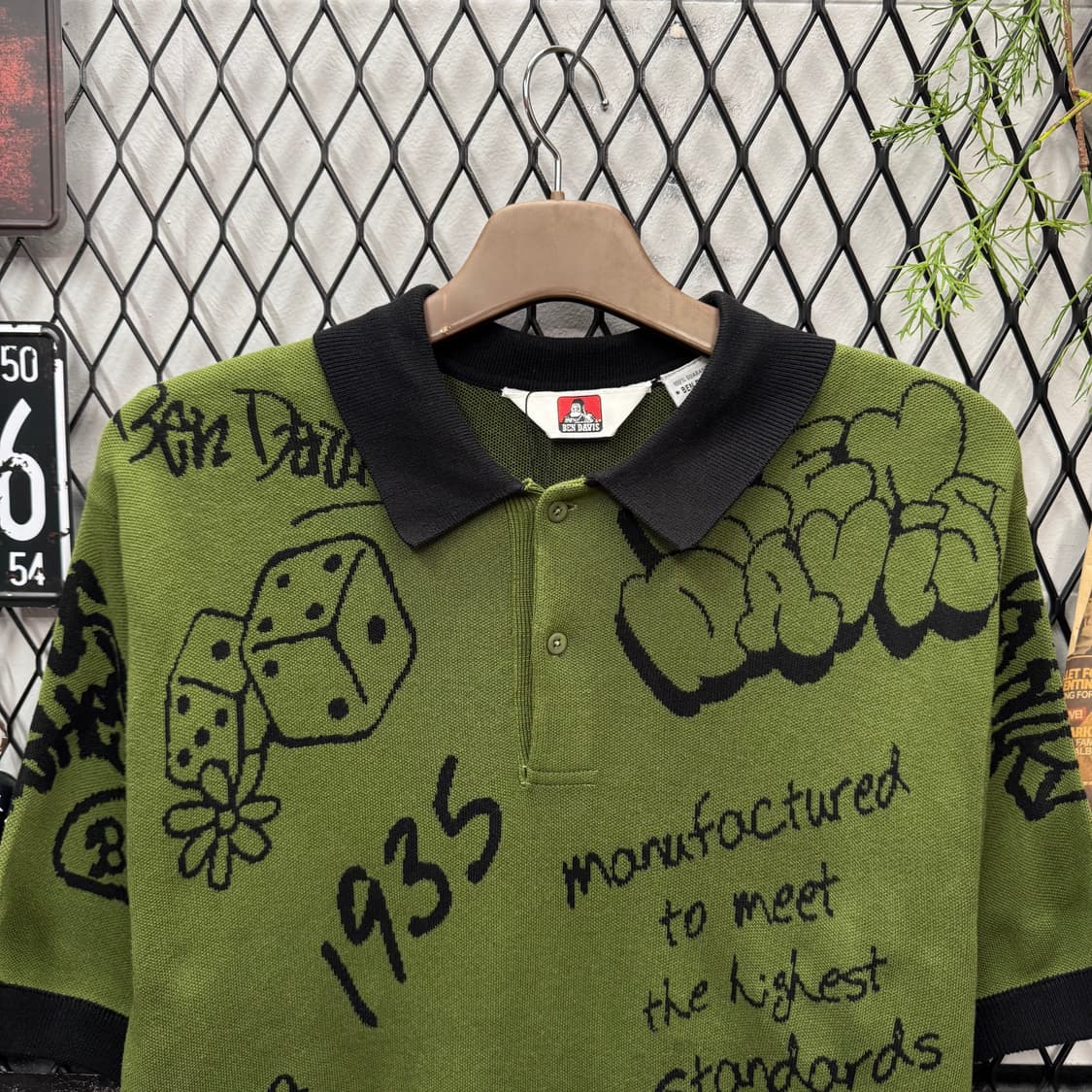 벤데이비스 카라 반팔 니트 티셔츠 전후면 스크리블 포인트 카키 블랙 상품이미지3