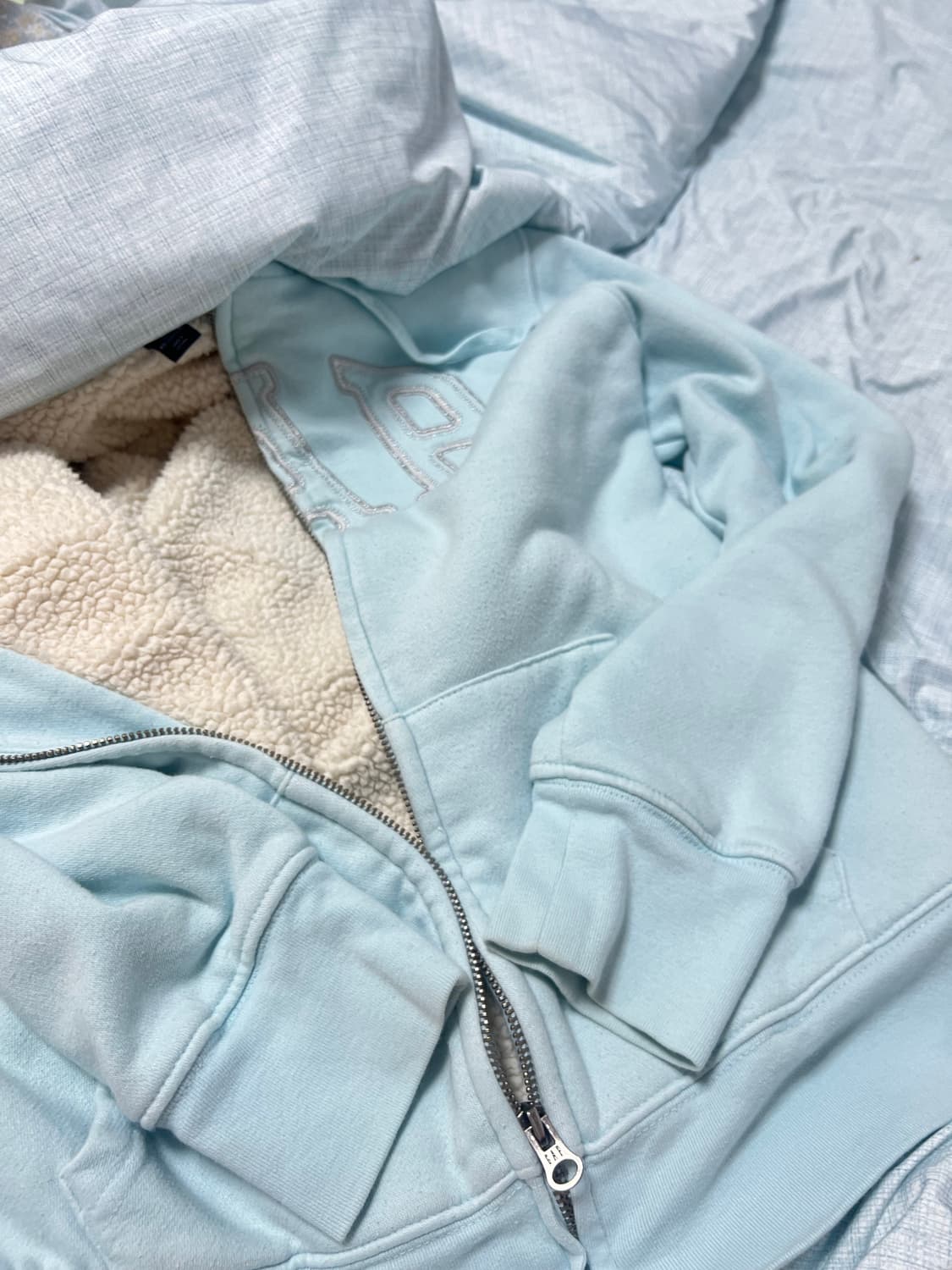 갭 양털 후드 집업 하늘 스카이블루 상품이미지3