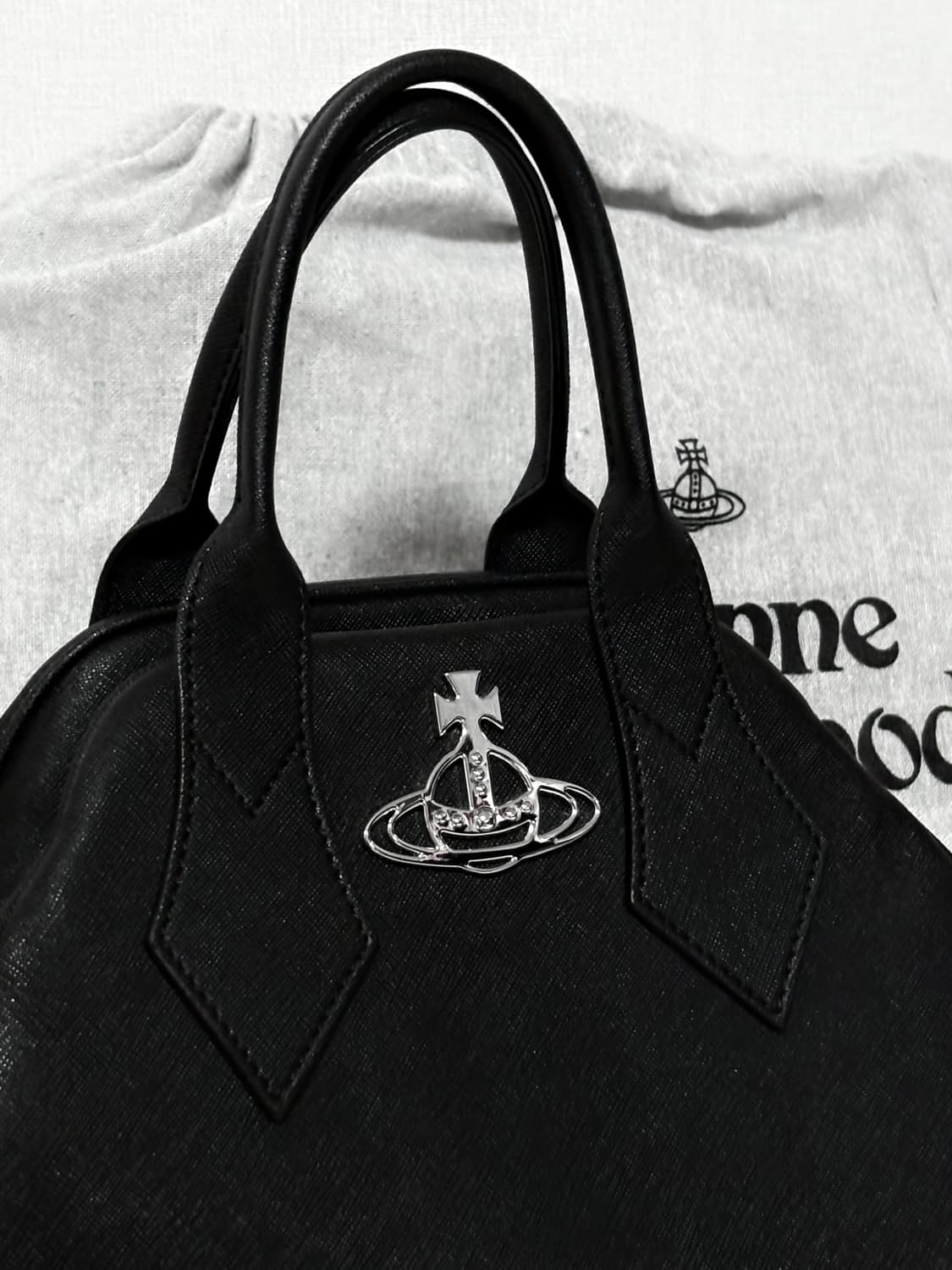 비비안웨스트우드 야스민 핸드백 미디움(m) 블랙 토트백 상품이미지2