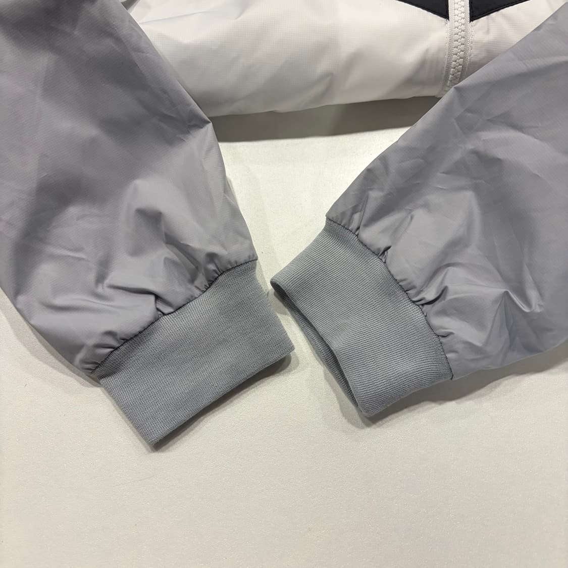 [L] 나이키 윈드러너 키즈 바람막이 블랙/화이트/그레이 후드 C255 상품이미지5