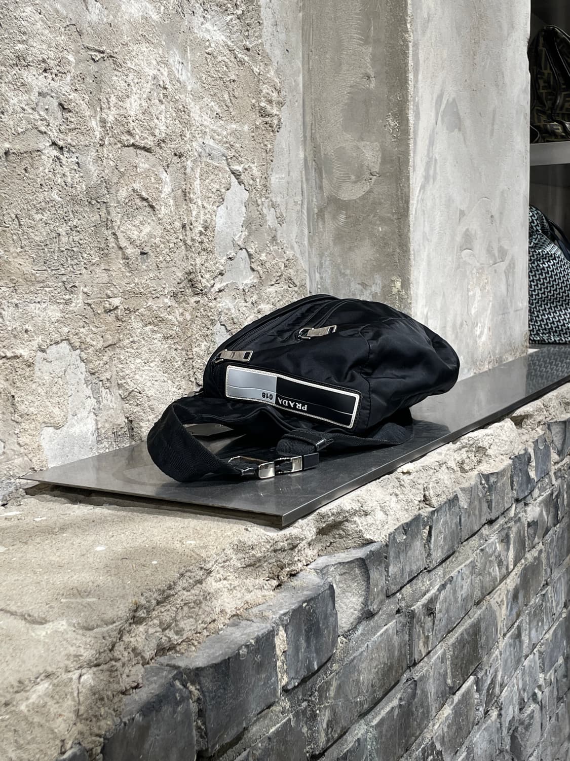 프라다 018 테크 블랙 나일론 페니백 상품이미지2