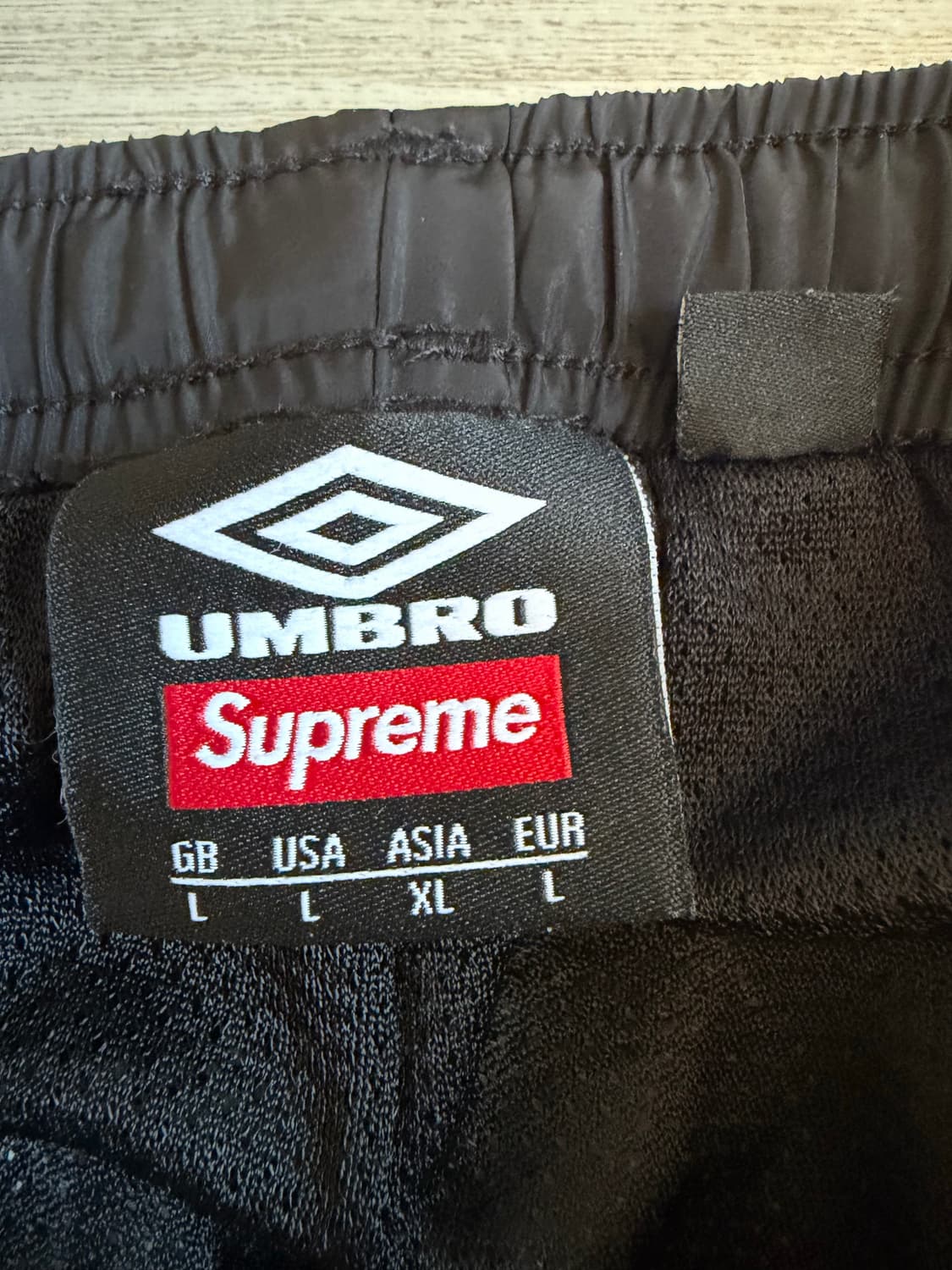 25fw 슈프림x엄브로 트랙팬츠 블랙 L 상품이미지5