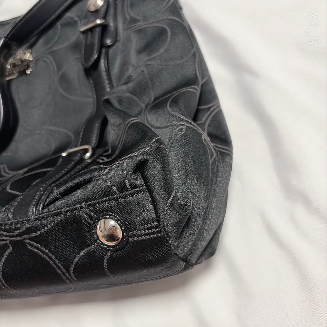 코치 블랙 시그니처 캔버스 숄더백 상품이미지4