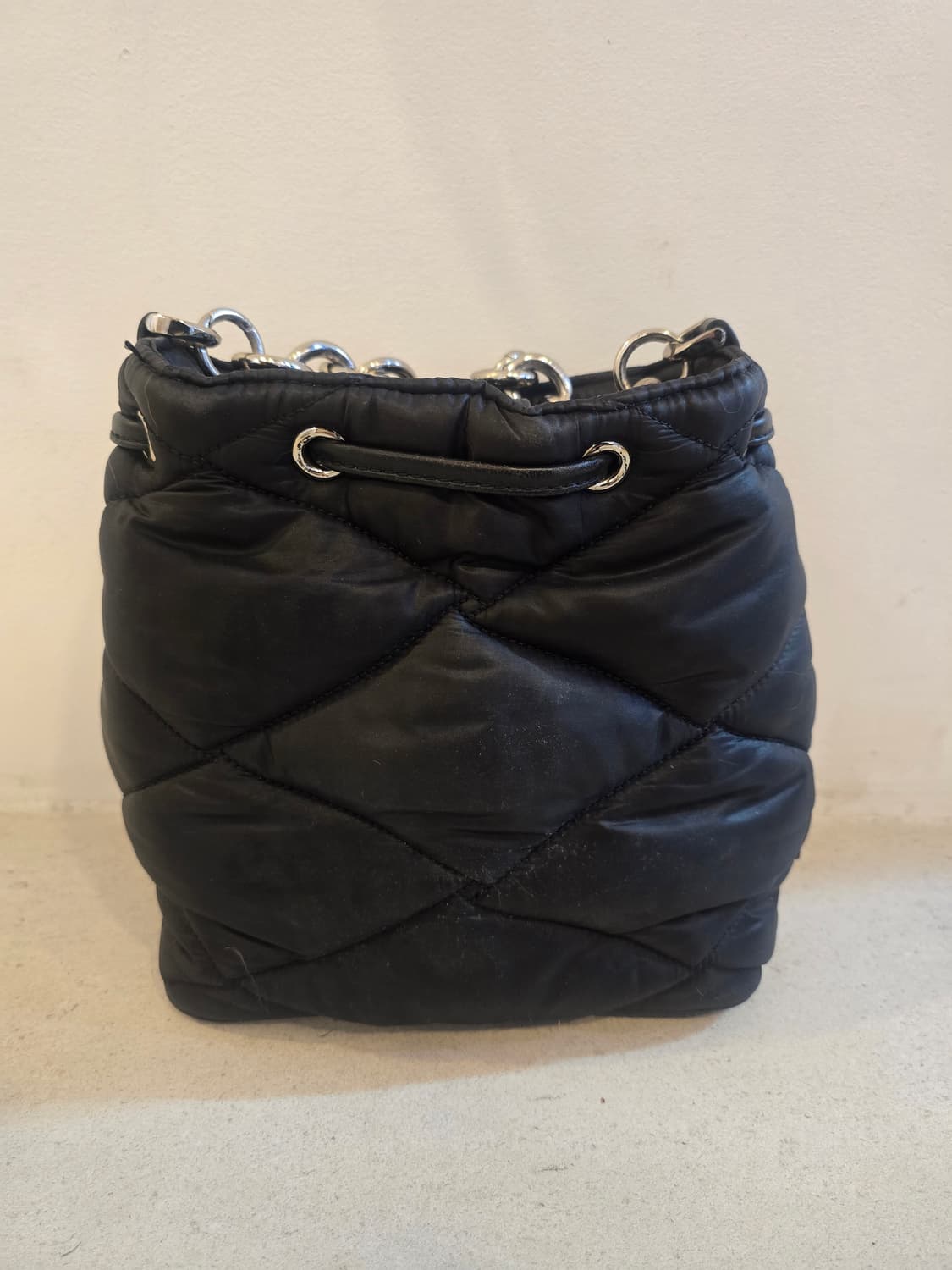 닥스 블랙 퀼팅 버킷백 상품이미지2