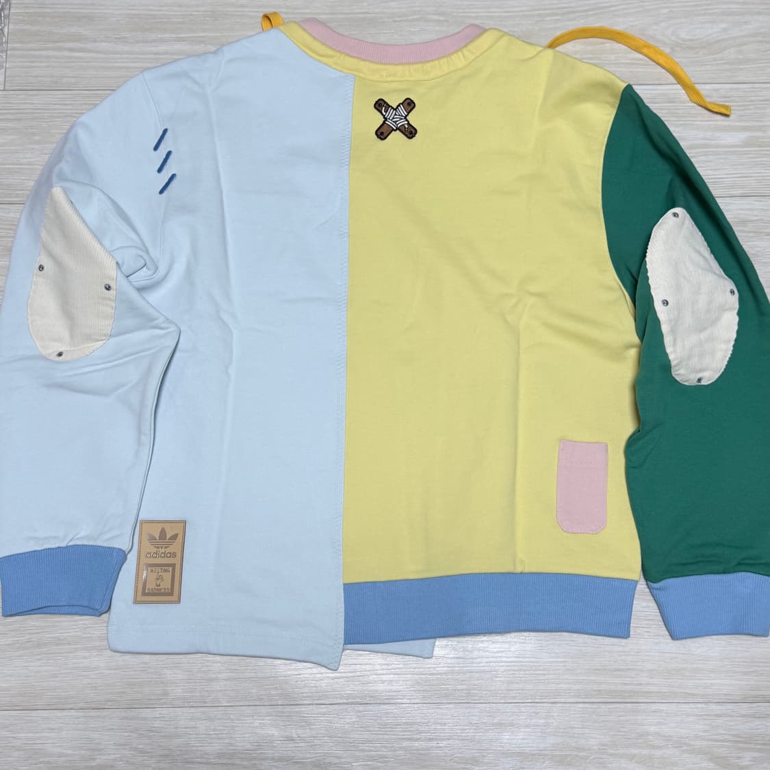 Adidas 아디다스  자수 스웻셔츠 HC0348 상품이미지7