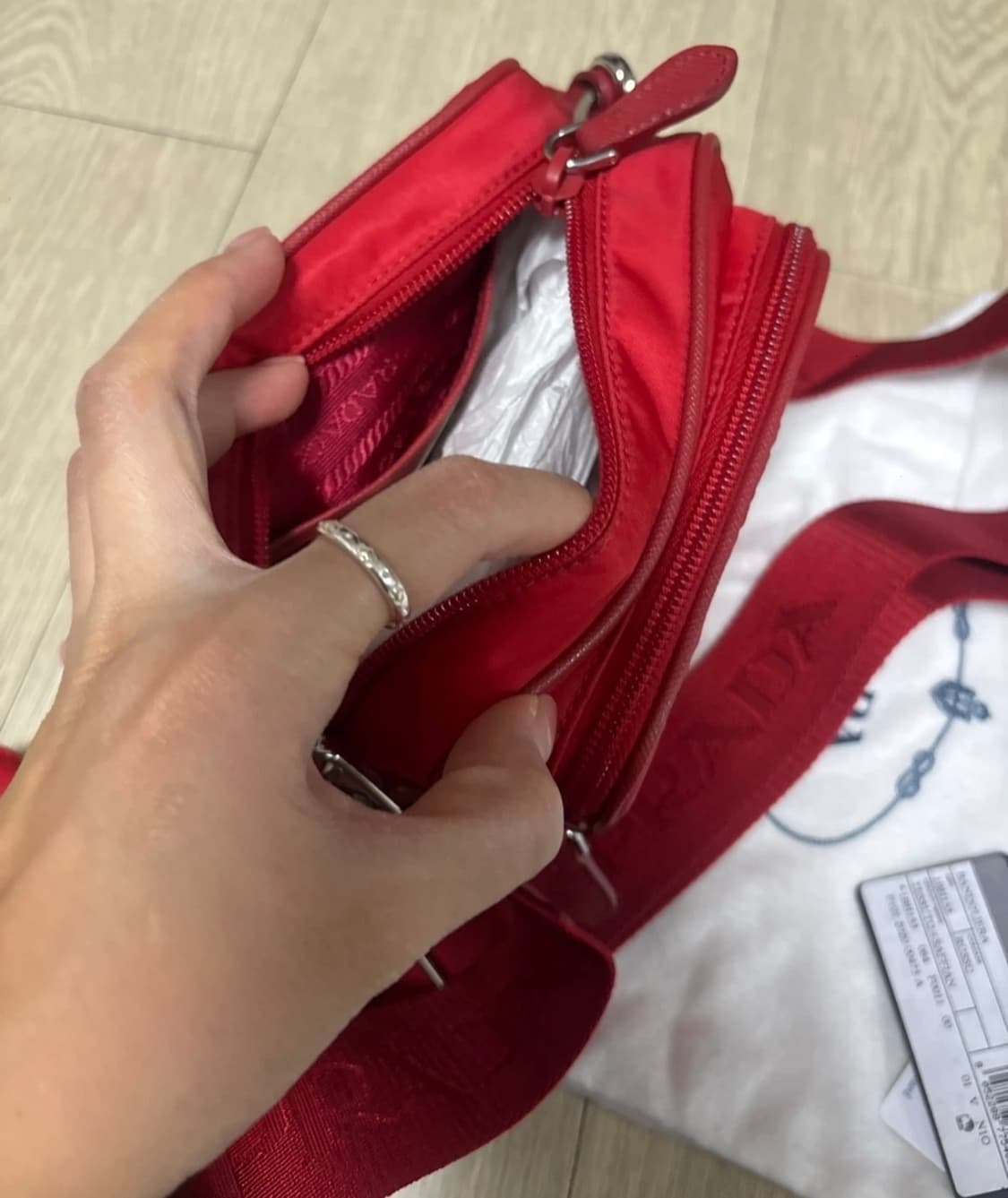 프라다 반돌리에라 로쏘 나일론 크로스백 상품이미지3