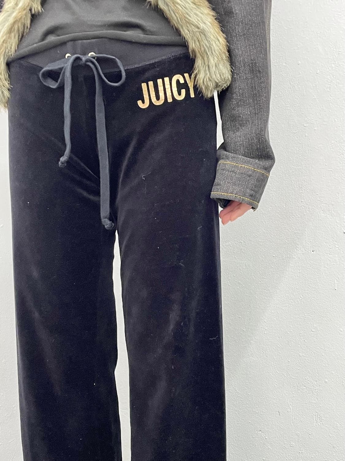 쥬시꾸뛰르 블랙 로고 벨로아 팬츠 상품이미지3