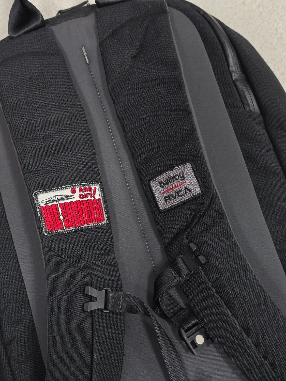 Bellroy 벨로이 X RVCA 콜라보 블랙 패치 클래식 백팩 상품이미지5