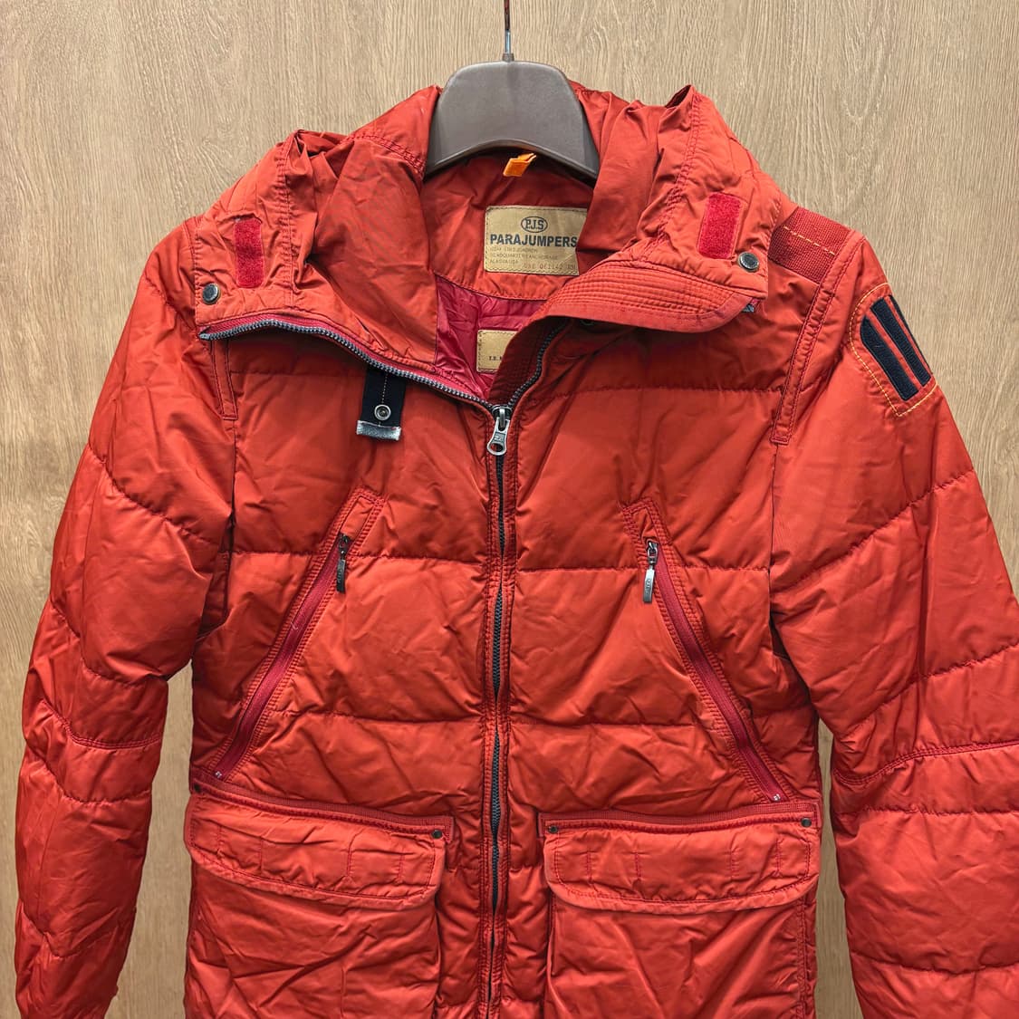 파라점퍼스 다운 패딩 점퍼 지퍼 포켓 후드 스트링 디테일 레귤러핏 오렌지 상품이미지4