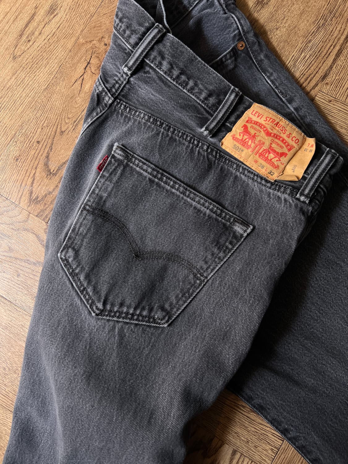 [38]리바이스 501 빈티지 워싱 스트레이트 흑청 데님 팬츠 상품이미지6