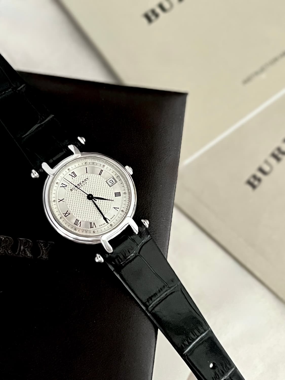 버버리 실버 라운드 시계 (32mm) / 케어 상품이미지8