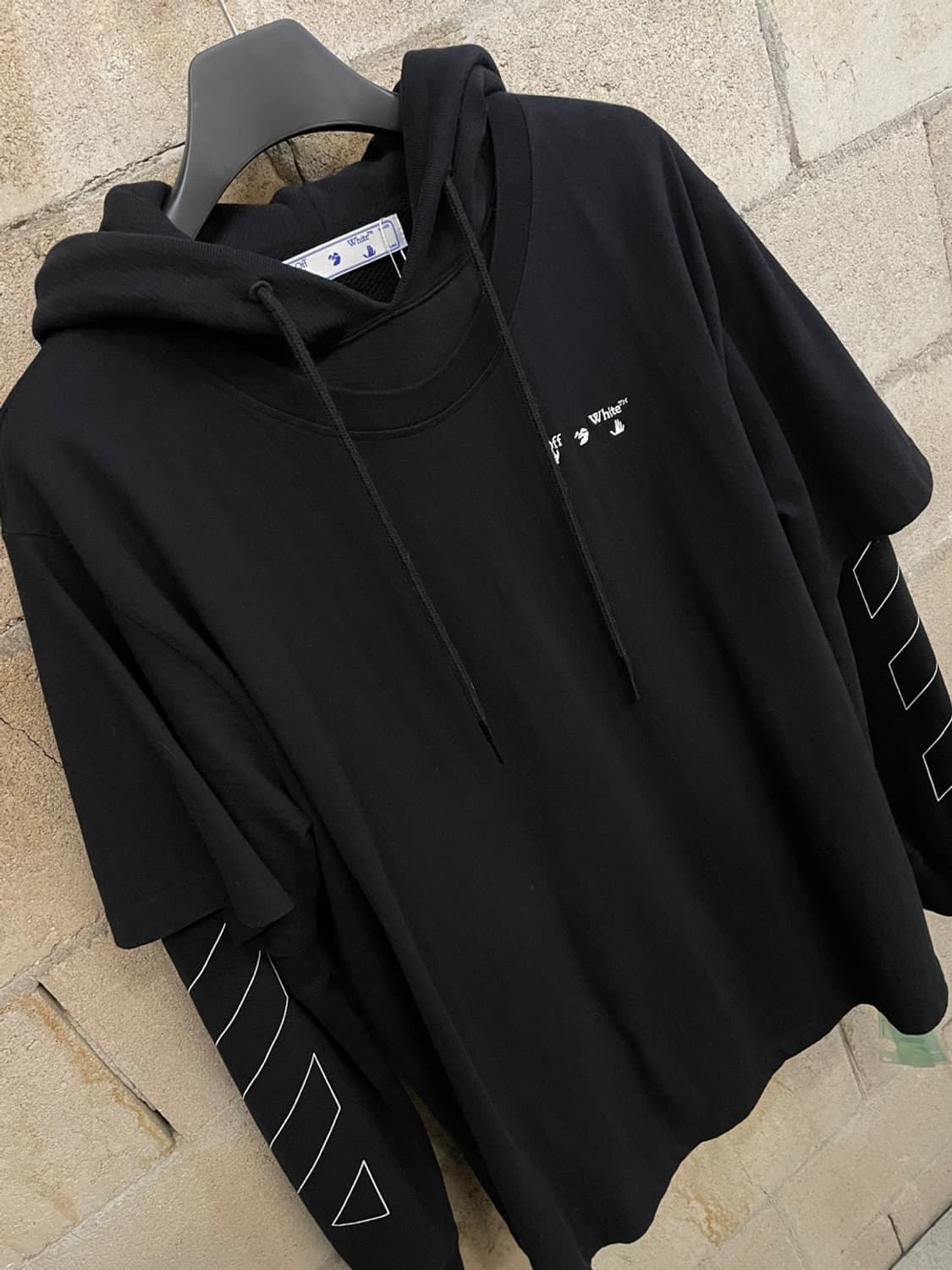 오프화이트 스트라이프 로고 레이어드 후드 티셔츠 상품이미지3