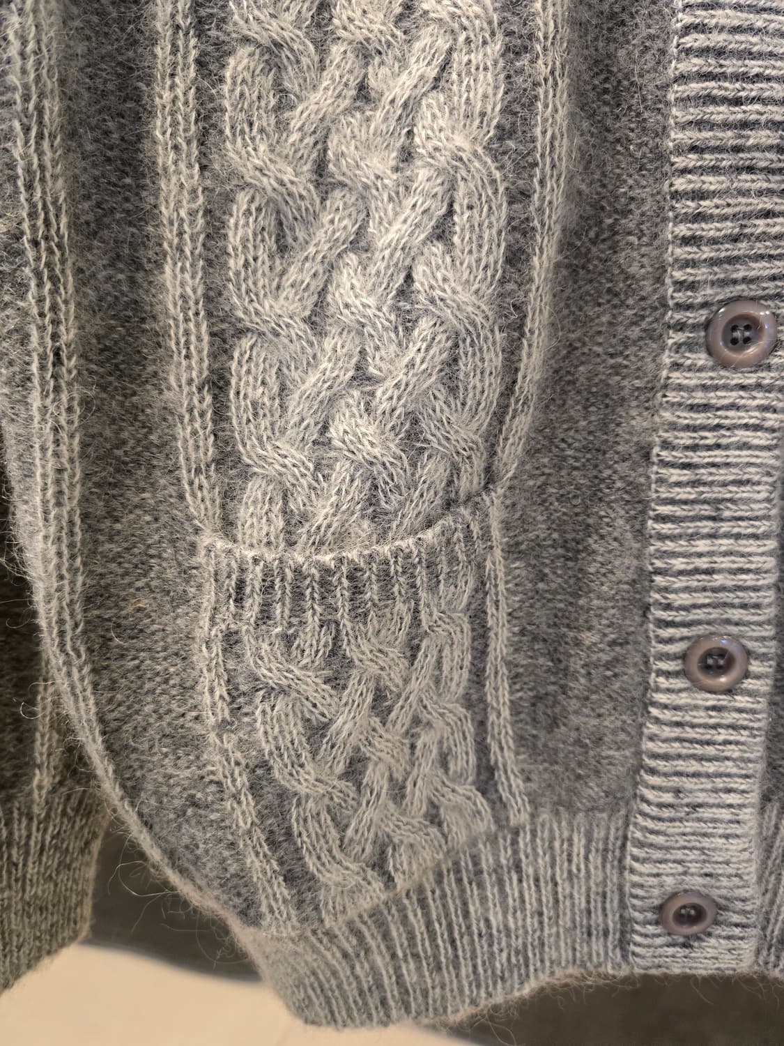 꽈배기 니트 가디건 회색 상품이미지3