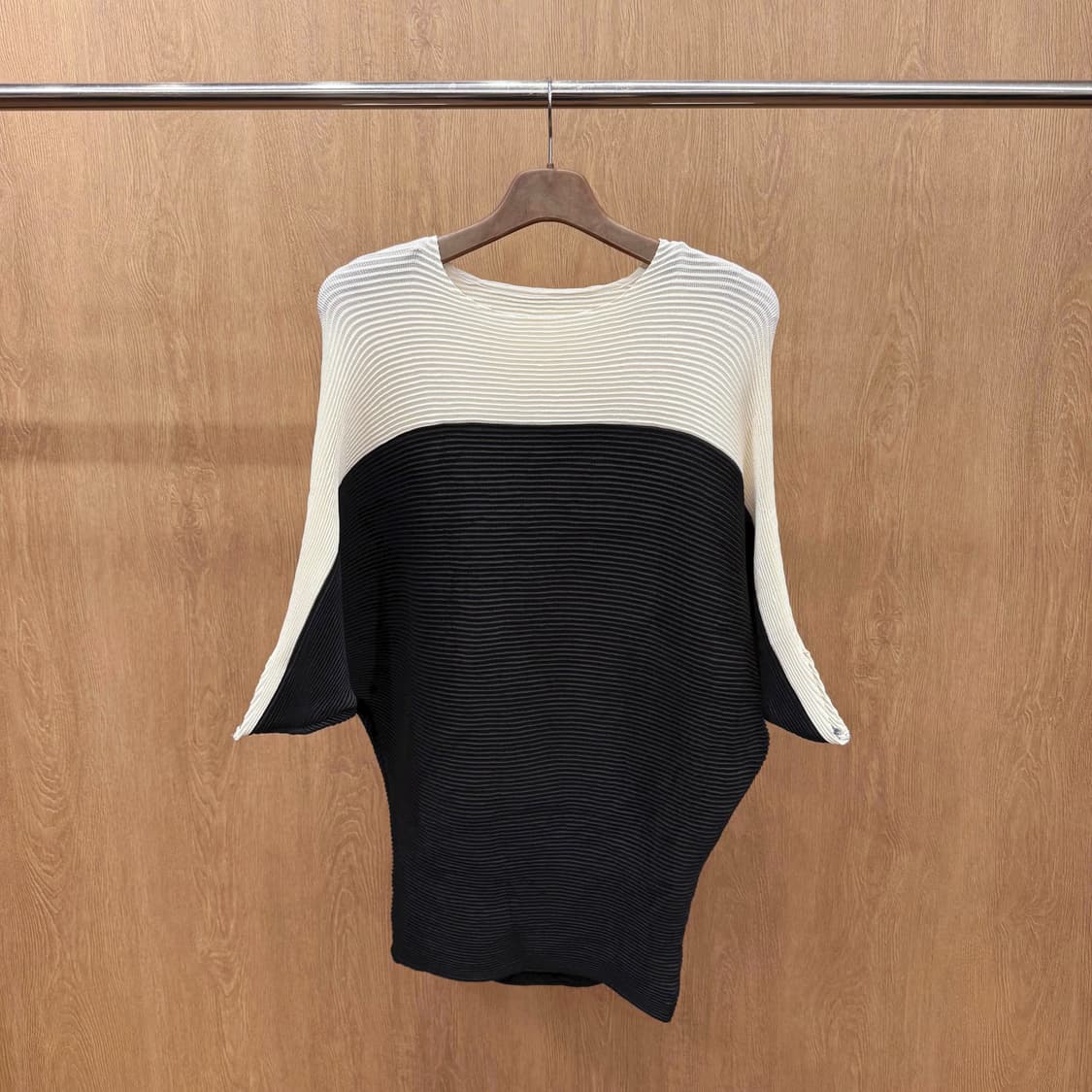 스피치오 플리츠 반팔 티셔츠 배색 디자인 오버핏 블랙 아이보리 상품이미지2