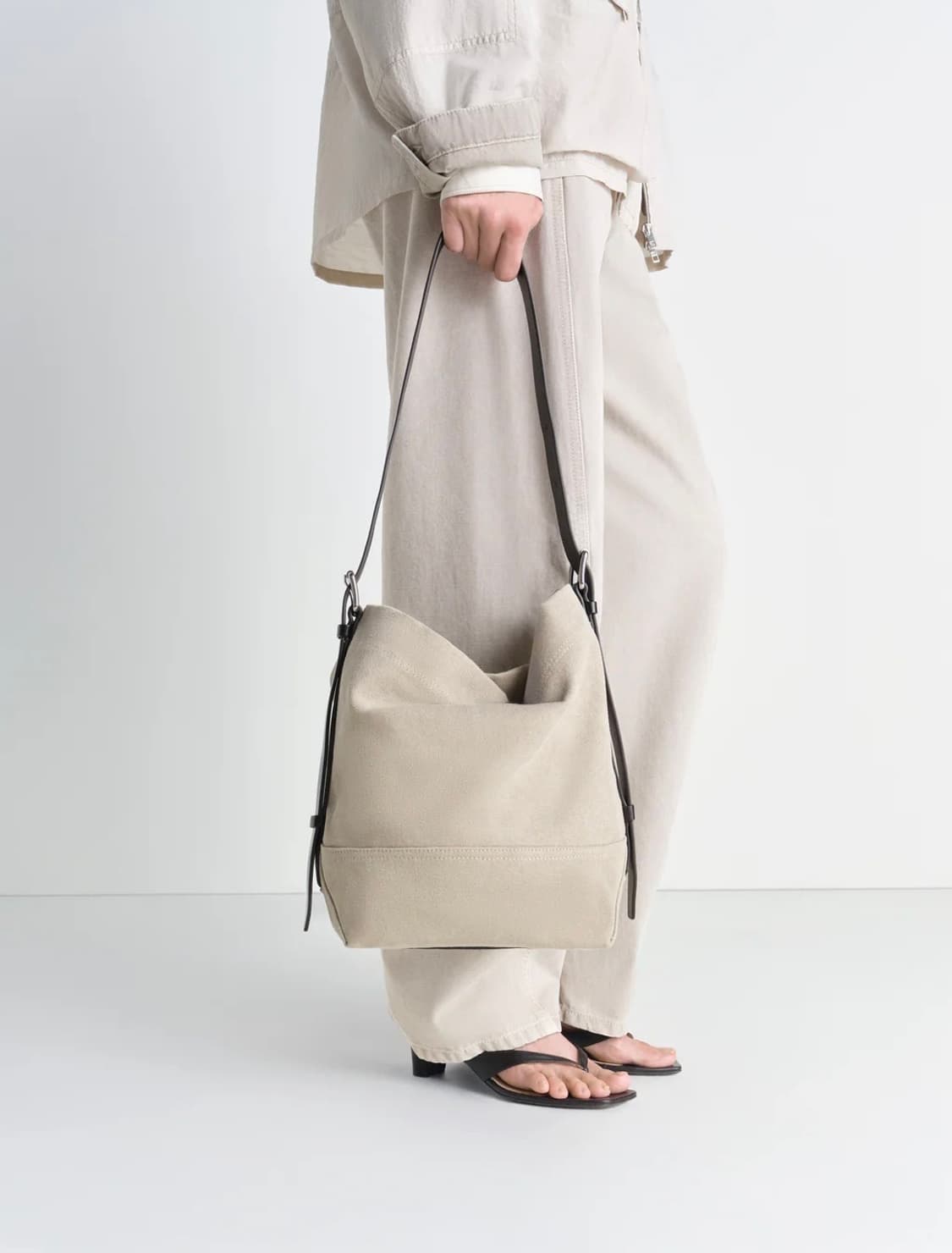 르메르 26ss 스몰 벨티드 토트백 /다크 린넨 상품이미지1