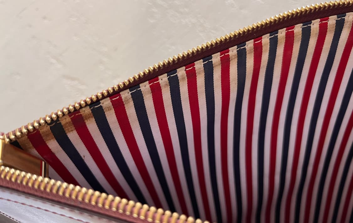 톰브라운 Thom Browne 삼선탭 클러치백 버건디(유광) 상품이미지6