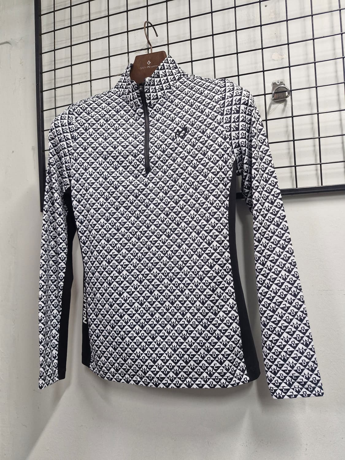 90S/55 마스터바니에디션 기능성 반집업 긴팔티. 상품이미지3