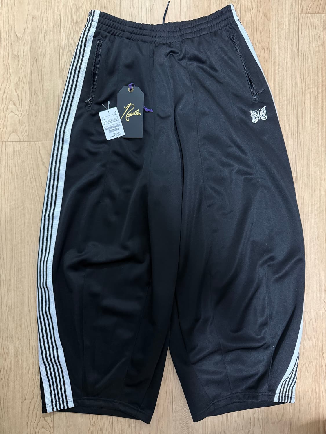 [xs] 니들스x프릭스 hd 트랙 팬츠 폴리 스무스 검흰 상품이미지2