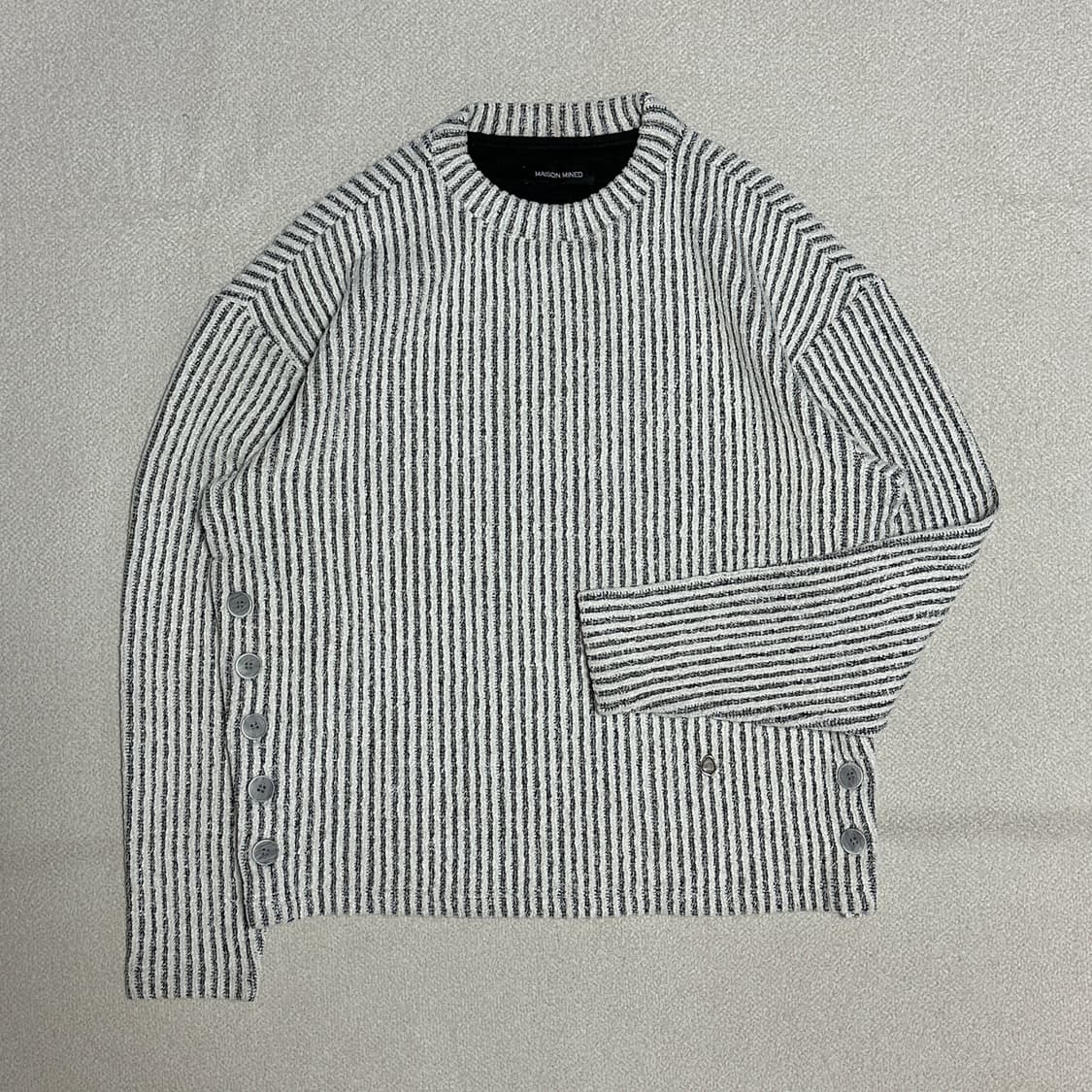 메종미네드 사이드 버튼 부클 니트 상품이미지1