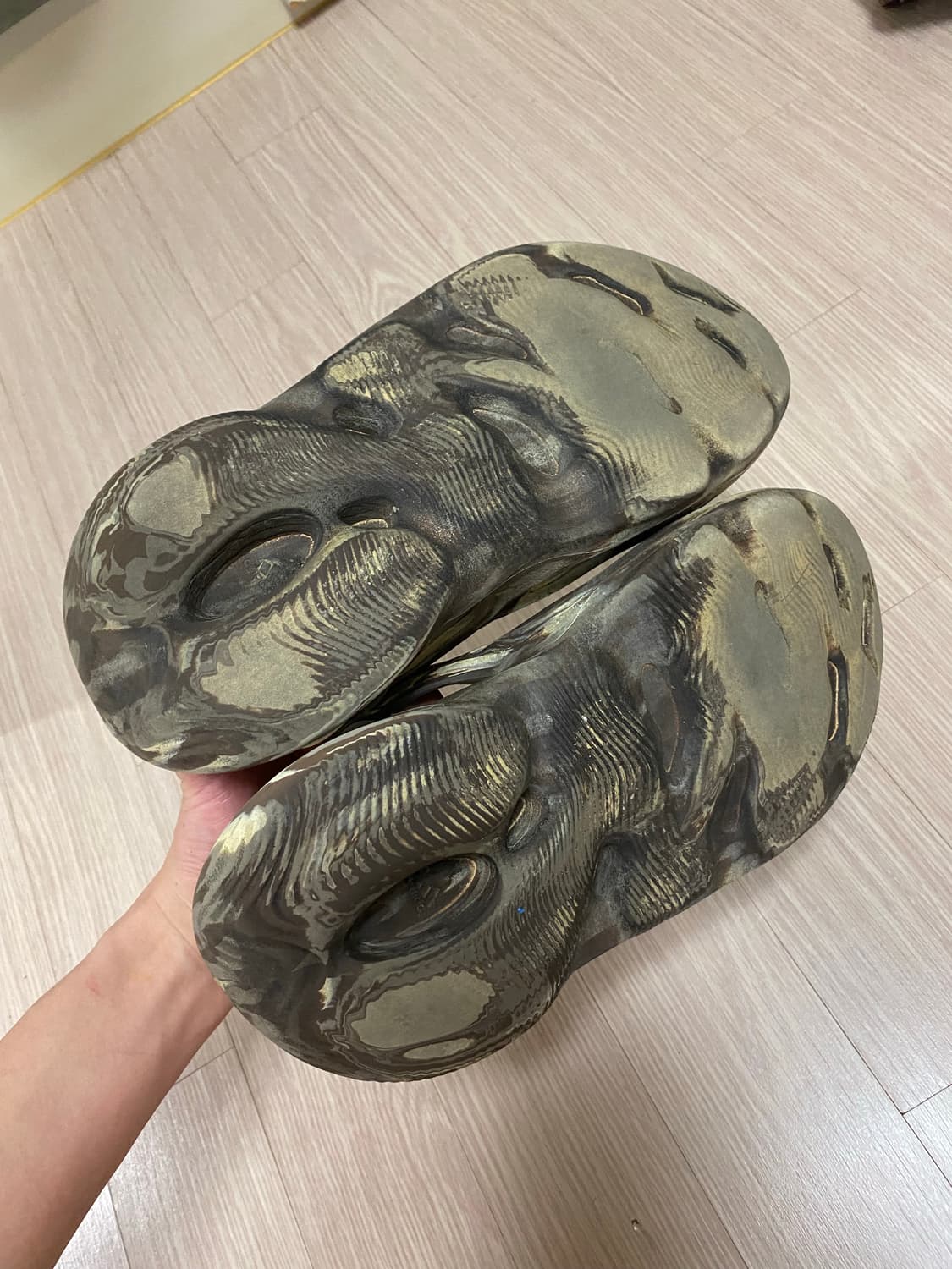 255 아디다스 이지폼러너 믹스크림 상품이미지2