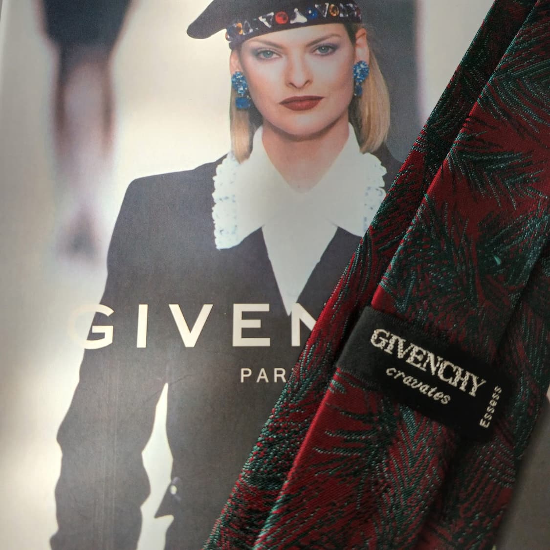 지방시 실크 레드&그린 패턴 넥타이 7.9cm A+등급 A19242
 상품이미지6