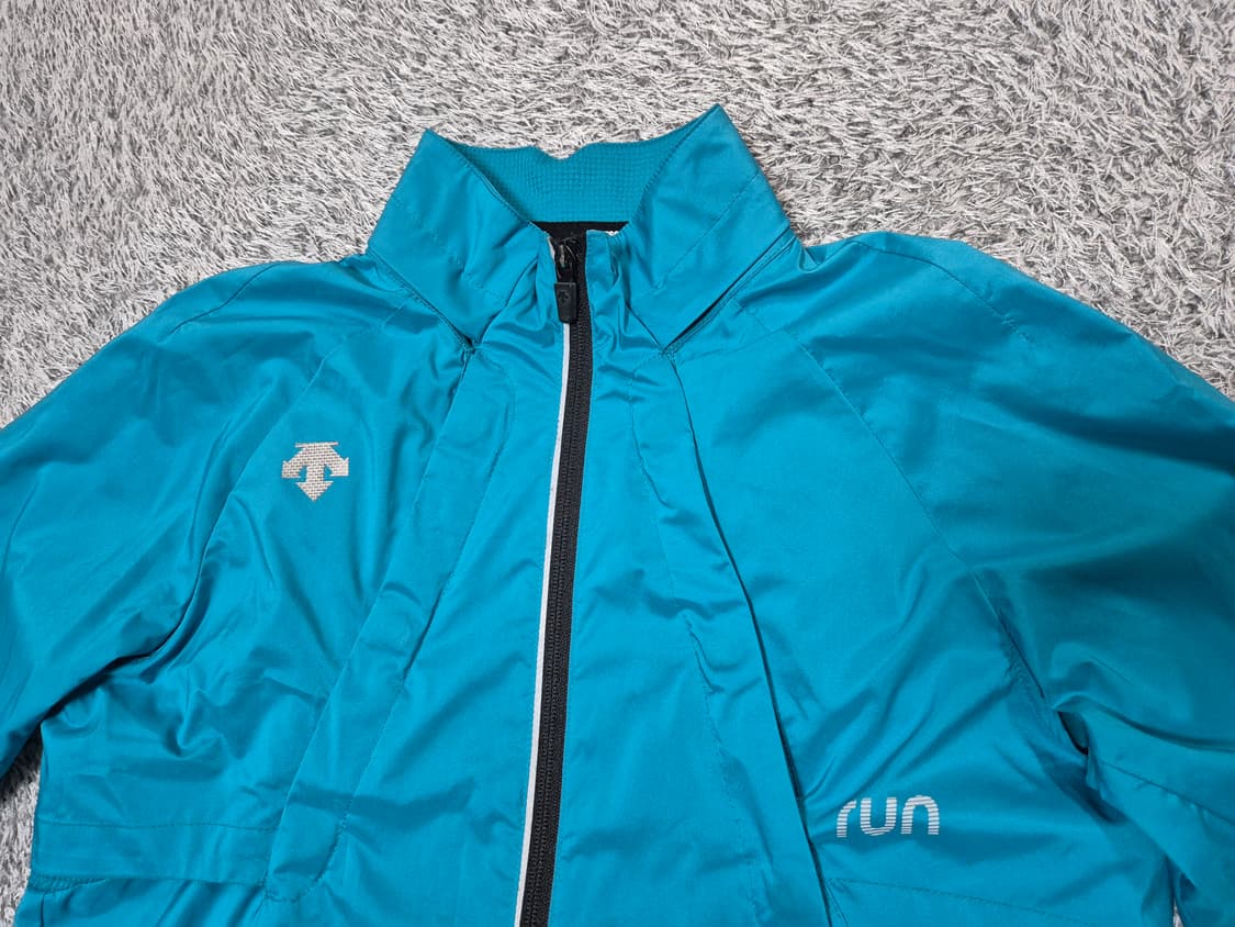 데상트 여성 러닝 하이브리드 바람막이 자켓 85 상품이미지3