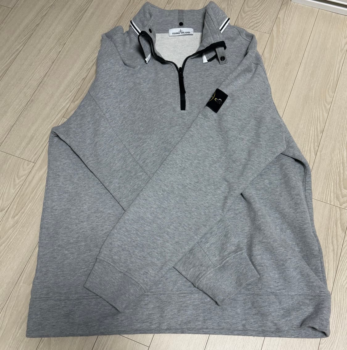 스톤아일랜드 반집업 맨투맨 상품이미지1