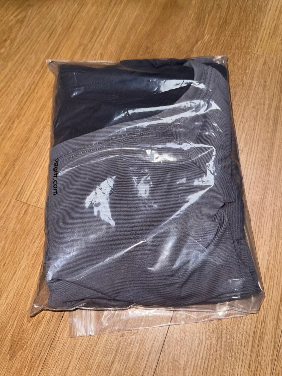 플레이스스튜디오 프렌치 컬러팝 오프숄더 레이어드 스냅버튼 티셔츠 차콜 상품이미지2