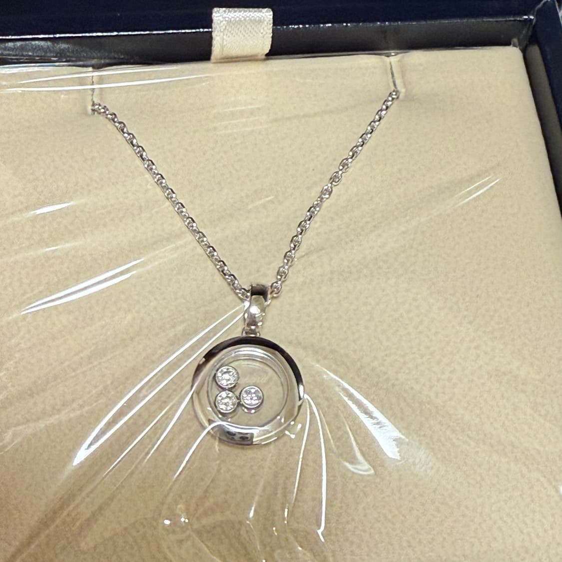600만원대, Chopard 쇼파드 해피다이아몬드/18K 화이트 골드 목 상품이미지4