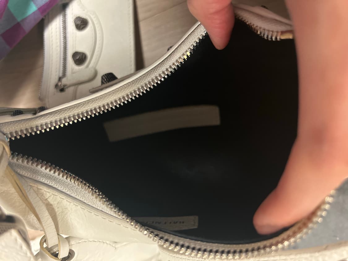 발렌시아가  아레나 램스킨 르카골 XS 숄더백 화이트 상품이미지10