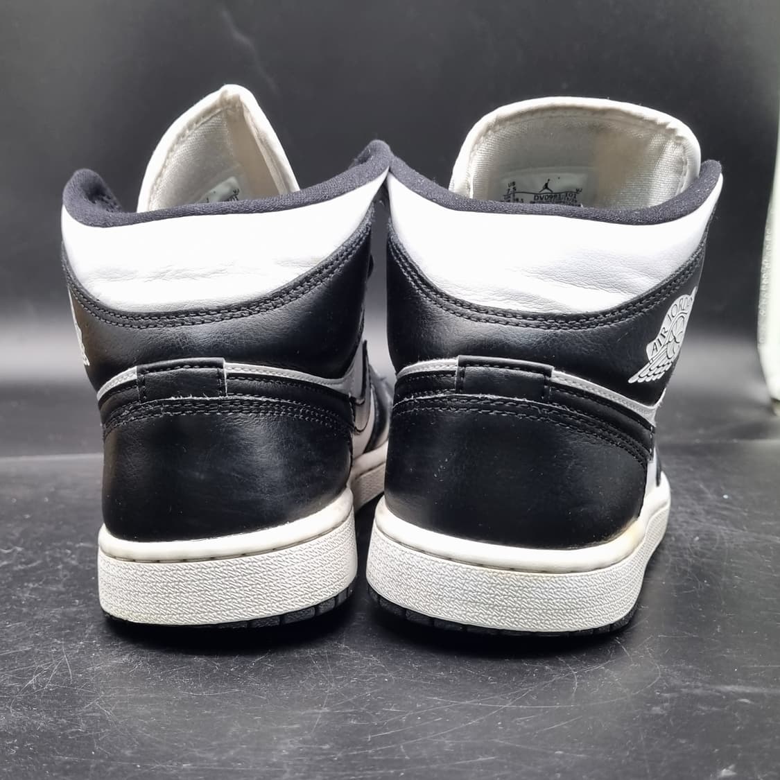나이키 에어 조던 1 미드 245 상품이미지4