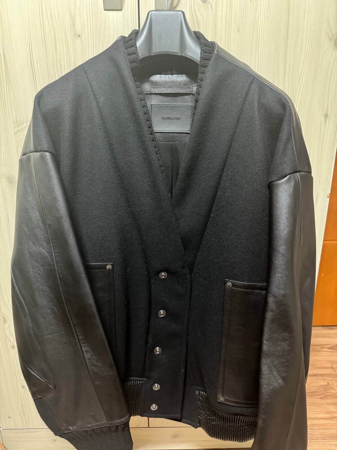 송지오 22fw 바시티 50 팝니다 상품이미지1