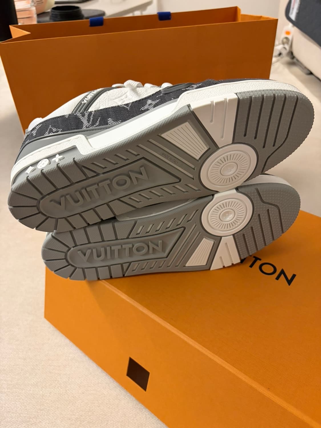 루이비통 LV트레이너 스니커즈 255새상품 상품이미지3