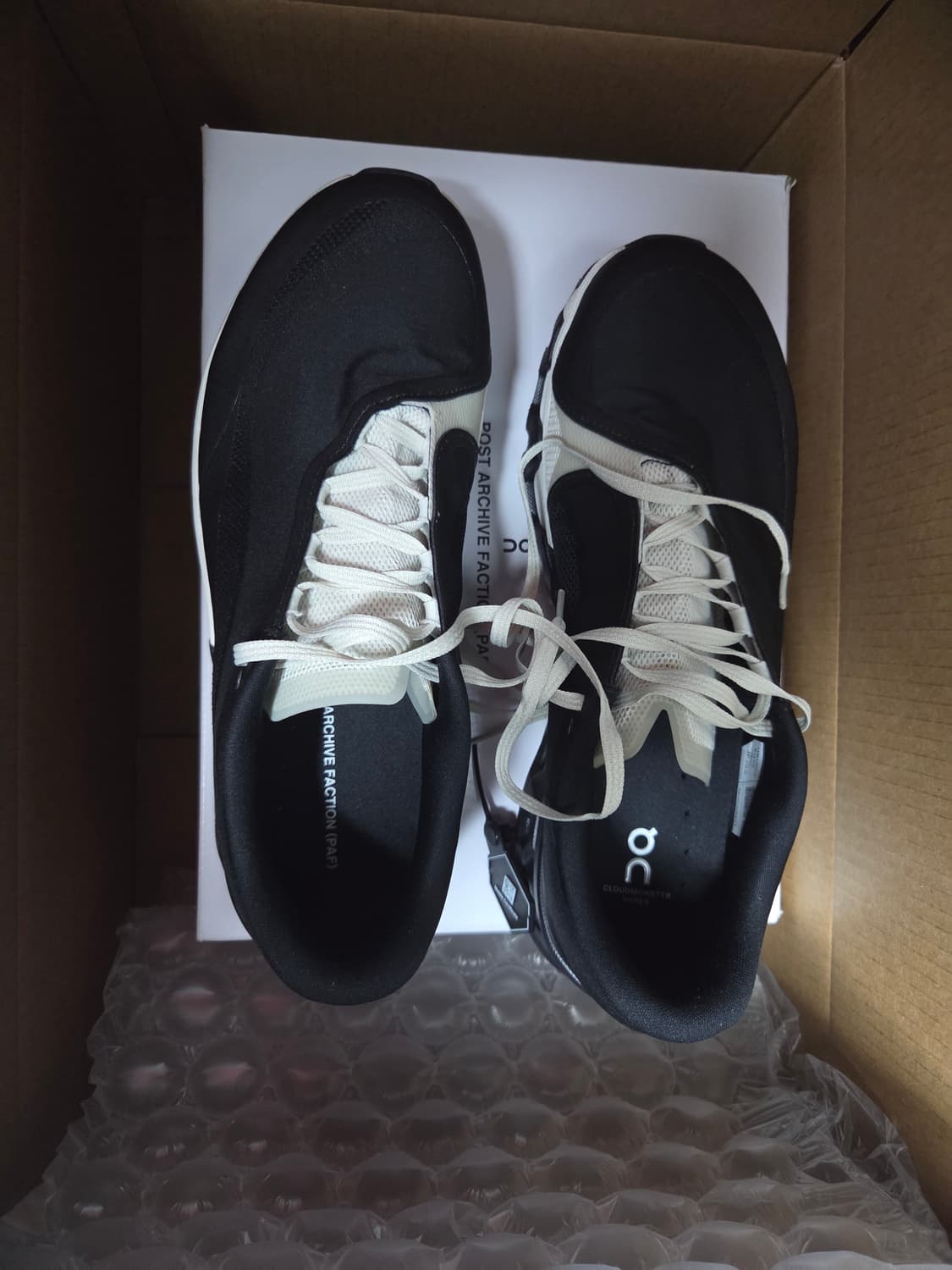 (295)온러닝 파프 클라우드몬스터 하이퍼 검흰 오레오 상품이미지4