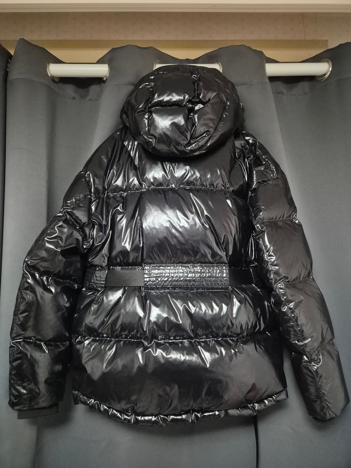 메종미네드 광택 벨티드 구스다운 패딩 Black 상품이미지4