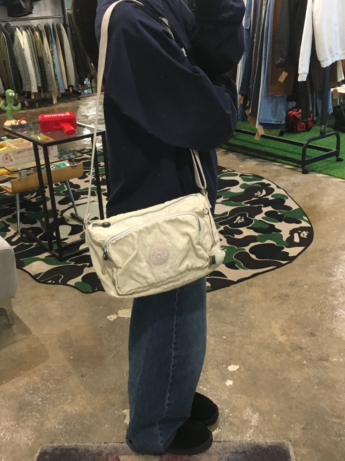 키플링 아이보리 크로스백 상품이미지4