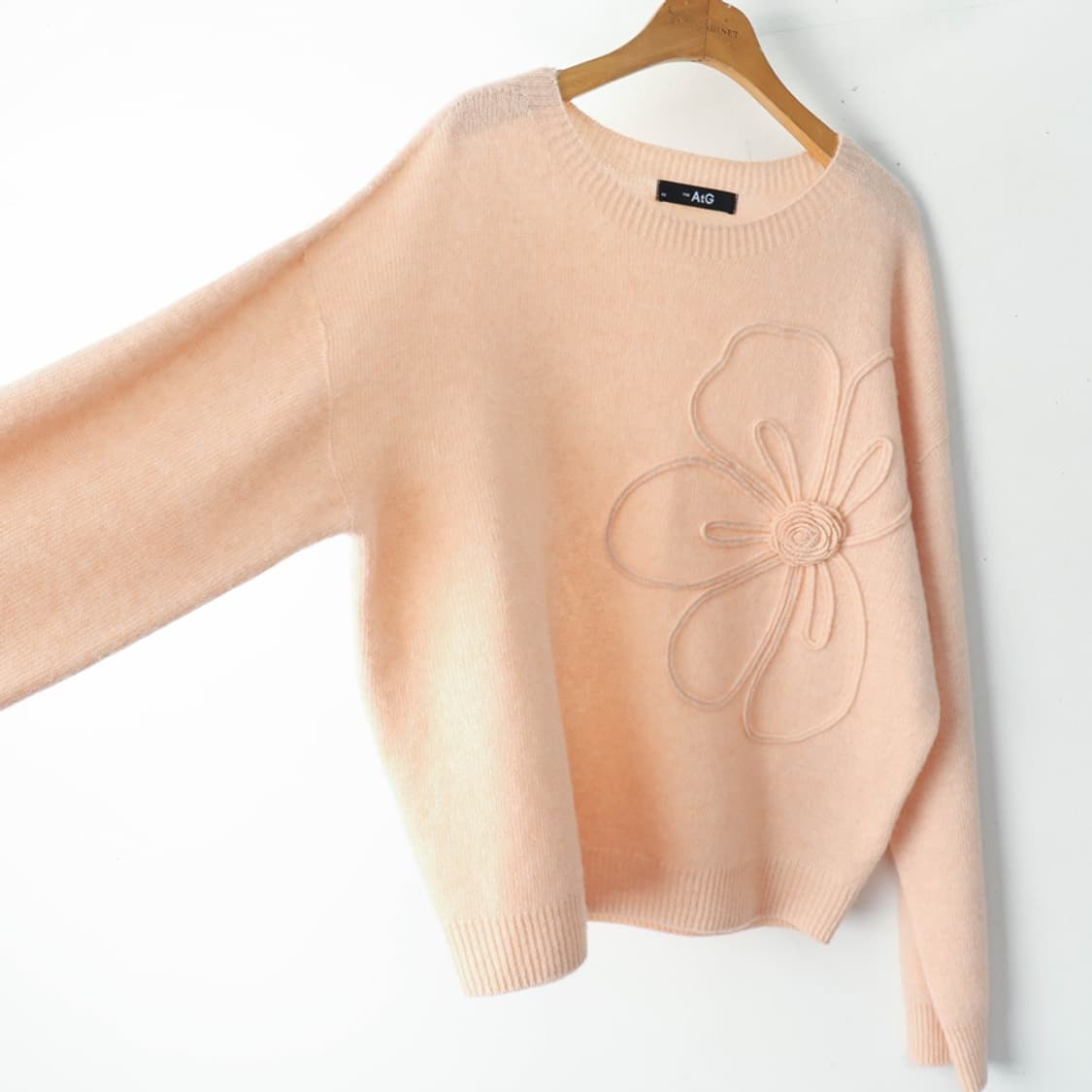 66/더엣지 울 캐시미어 플라워 포인트 니트 상품이미지5