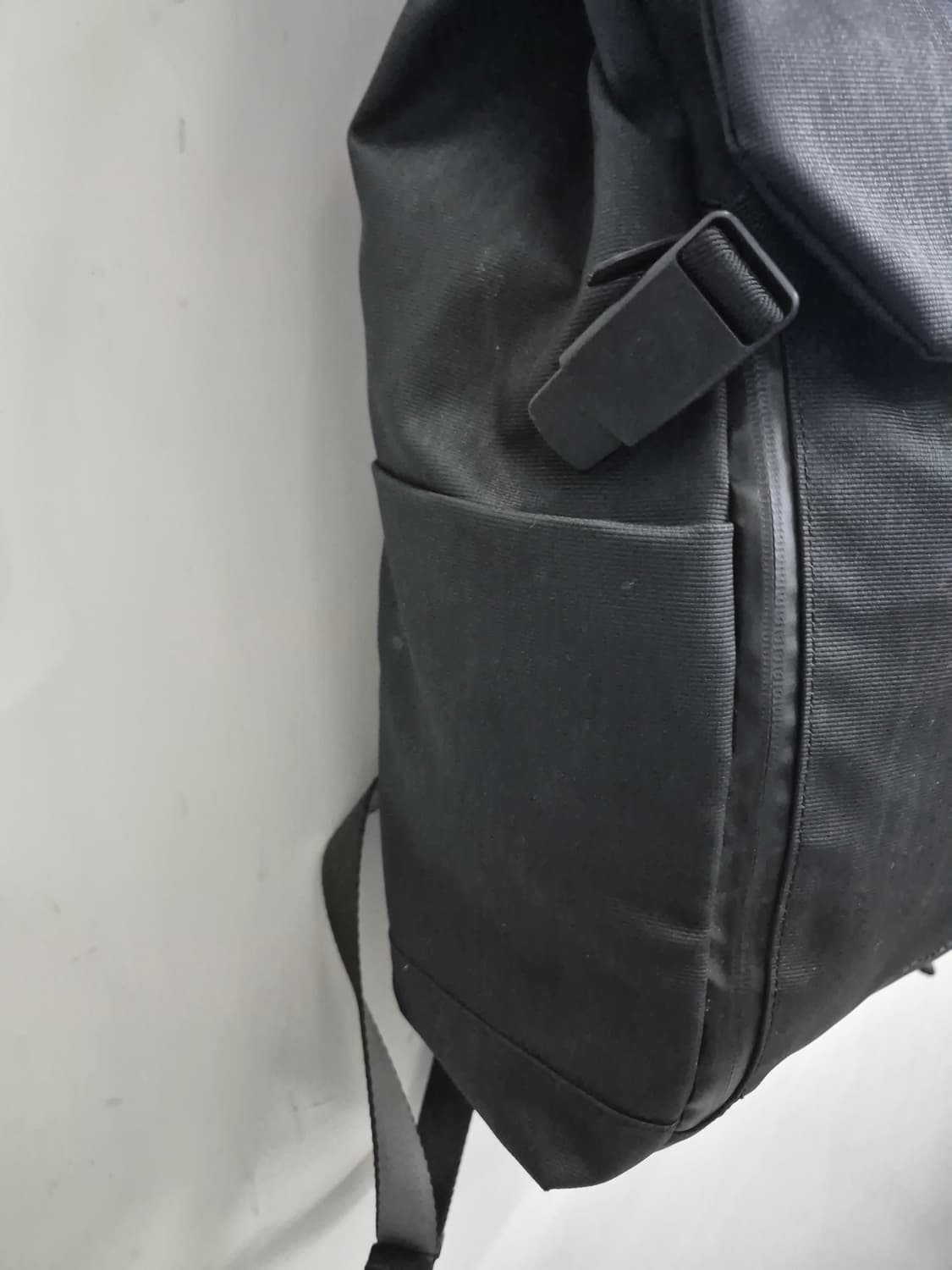 빈폴 블랙 플랩 백팩 (BE87D2S205) 상품이미지3