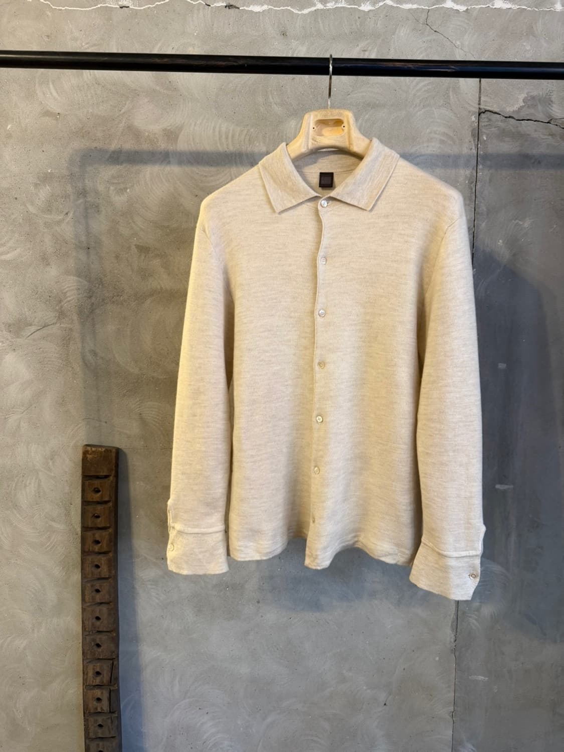 이올로 오픈칼라넥 니트 100 상품이미지5