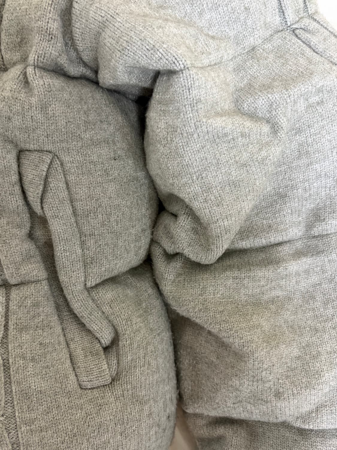 클리시어 츄츄 케이블 니트 푸퍼 패딩 그레이 판매합니다 상품이미지7