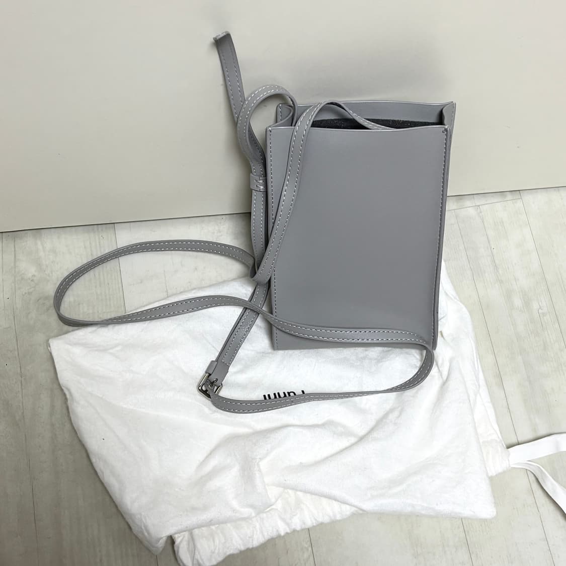 JUUN.J 준지 그레이 미니 크로스백 상품이미지1